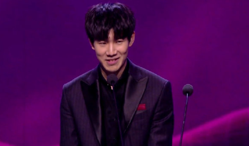 Doinb ： 你们不敢说金公犯了错误，我不敢说，因为他在我家，你们必须说！