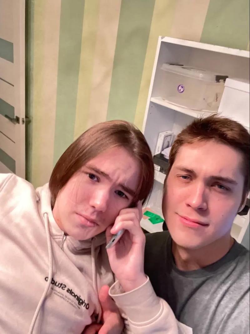 LANGX 真的是无法Carry！ wuming 的阿卡丽顺利切入 Puff ，微笑战队 1-0 Puff 战队